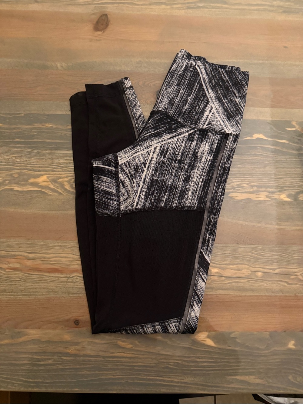 lululemon athletica Black and White Patterned mesh pocket Leggings